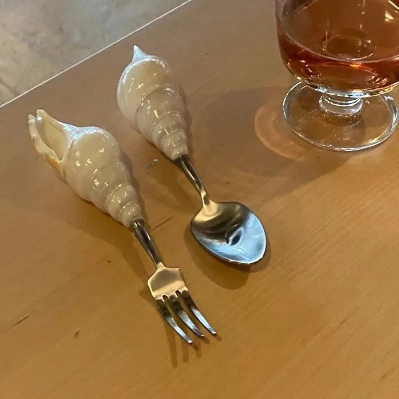 

Creative Conch Shell Western Fork Spoon Set INS Style Stainless Steel Dessert Cutlery for Cakes or Elegant Dining