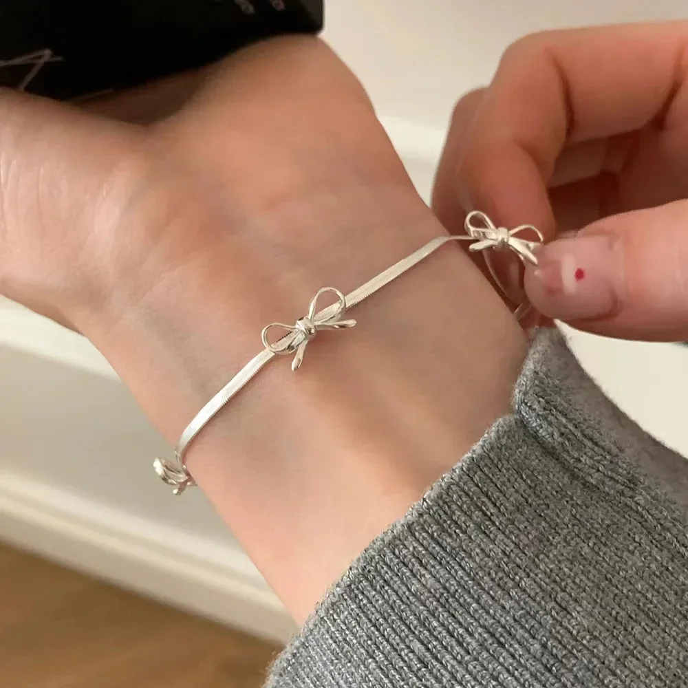 LATS Fashion Sweet Bow Bransoletki dla kobiet Dziewczyny Błyszcząca delikatna wstążka Bowknot Snake Bones Chain Bransoletka Biżuteria imprezowa Prezent