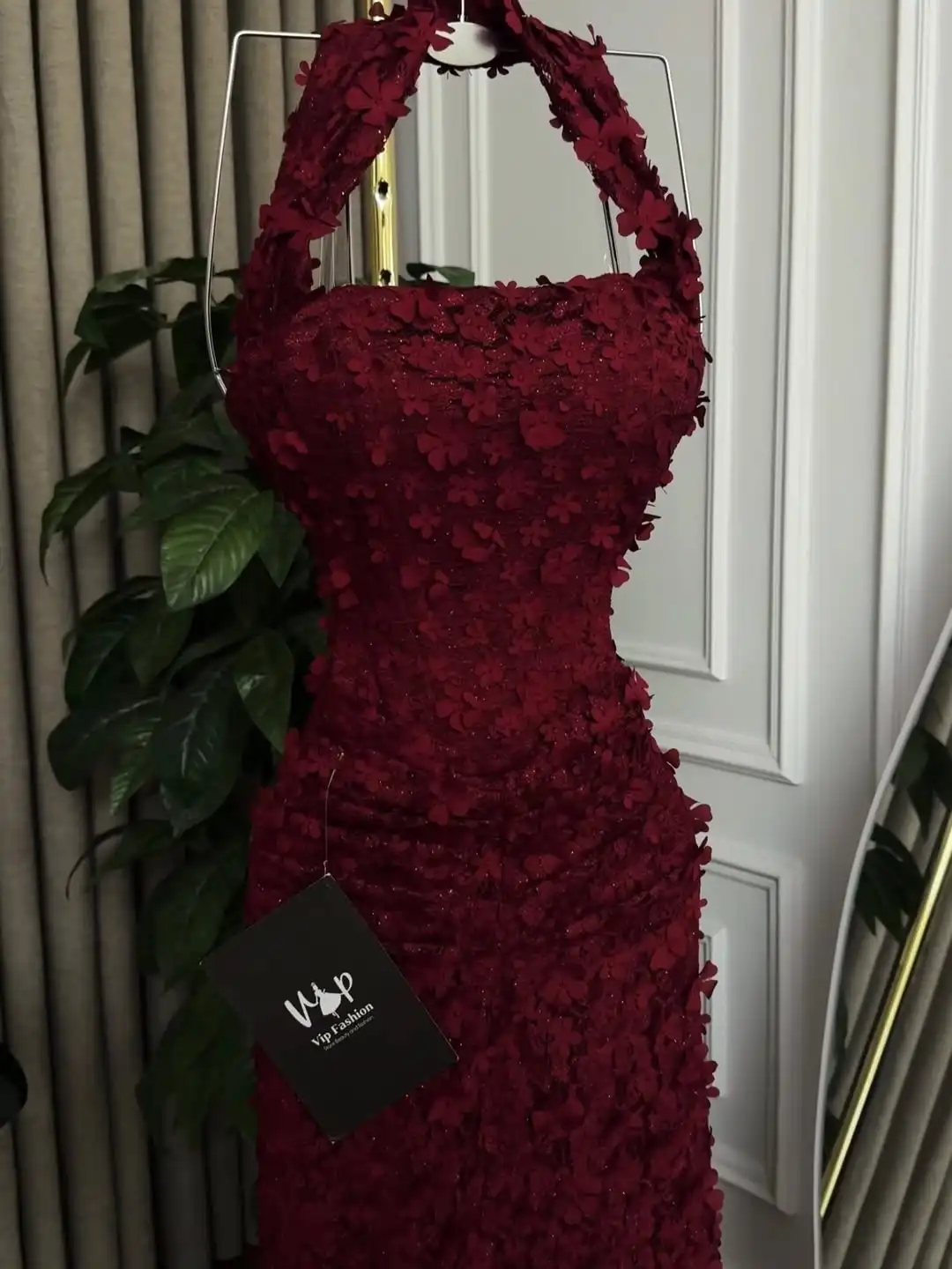 Abito da cerimonia formale da ballo di fine anno con scollo all'americana a sirena di tendenza romantica di lusso con dettagli floreali 3D in vita pieghettata glitterata fino al pavimento