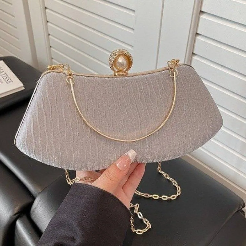 

Минималистичная винтажная роскошная сумка для подгузников для женщин, элегантная дизайнерская кожаная сумка с большой вместимостью, стильная модная сумка через плечо.