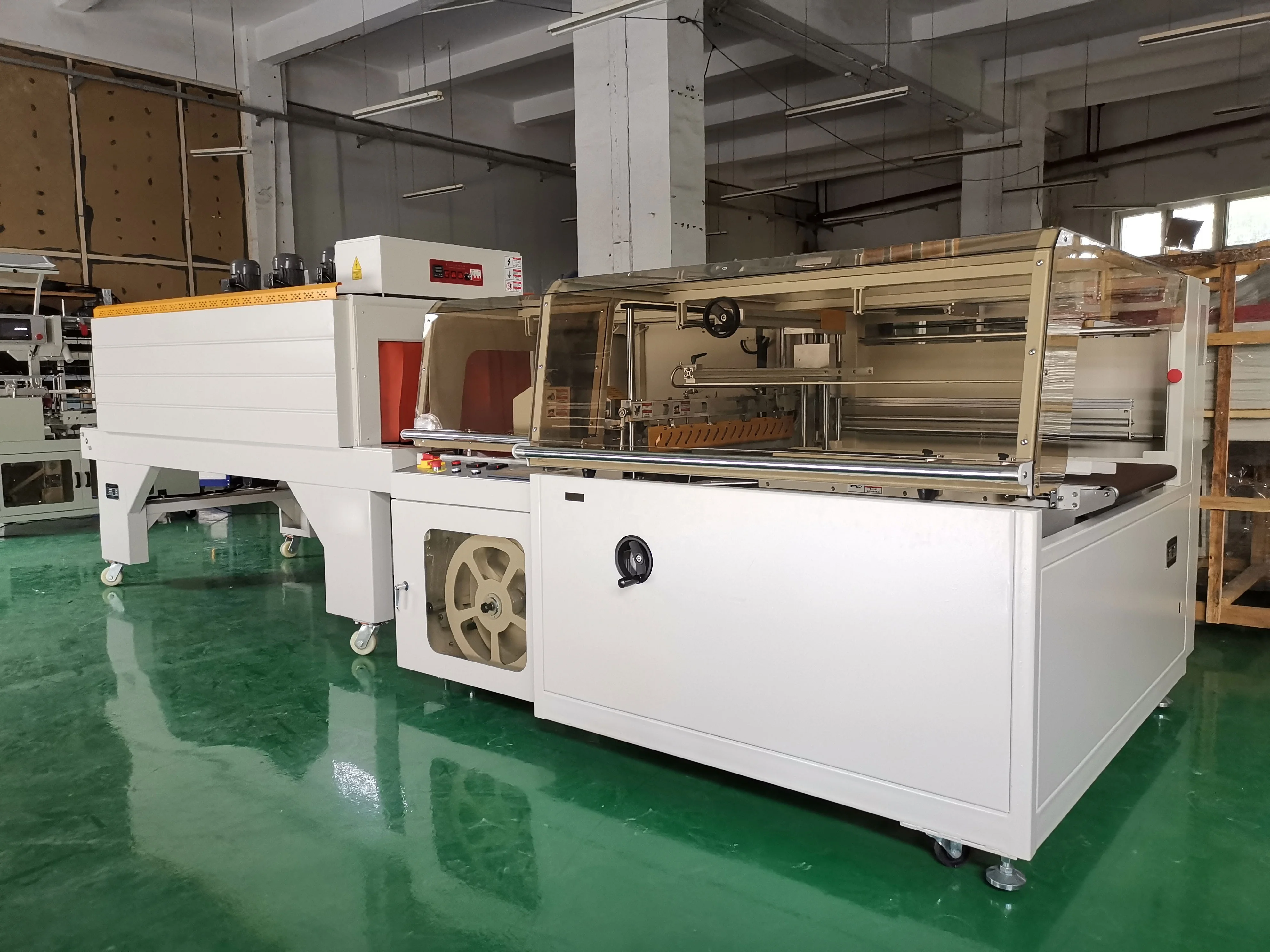 Macchina confezionatrice termoretraibile automatica per rotoli di carta igienica Jumbo