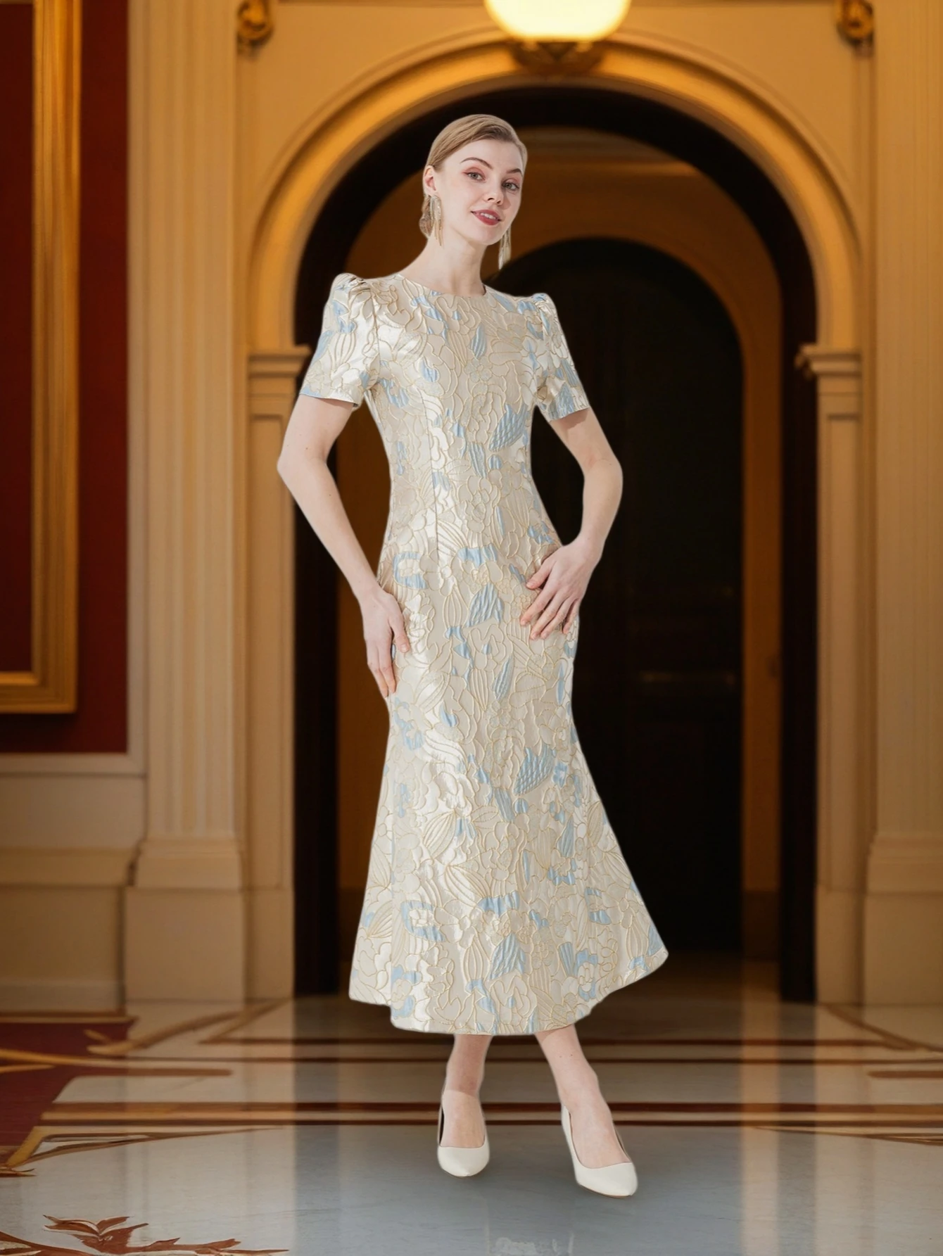 Vestido de Jacquard Luxuoso em Ouro Champagne e Azul para Mulheres com Silhueta Maxi Sereia que Acentua a Cintura