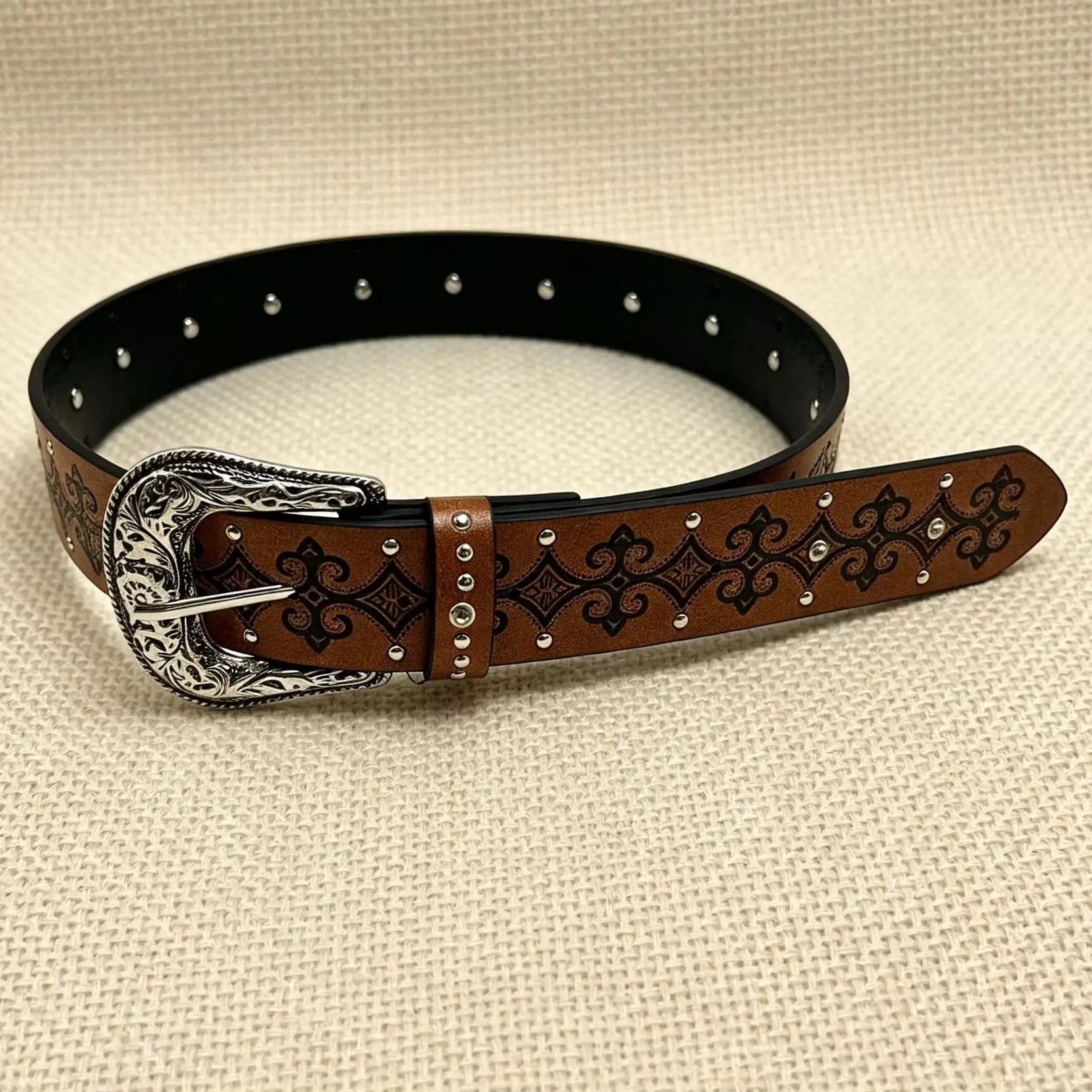 1 piece of unisex belt with brown rivets embossing, western cowboy style, vintage, suitable for jeans, fashion trend, daily