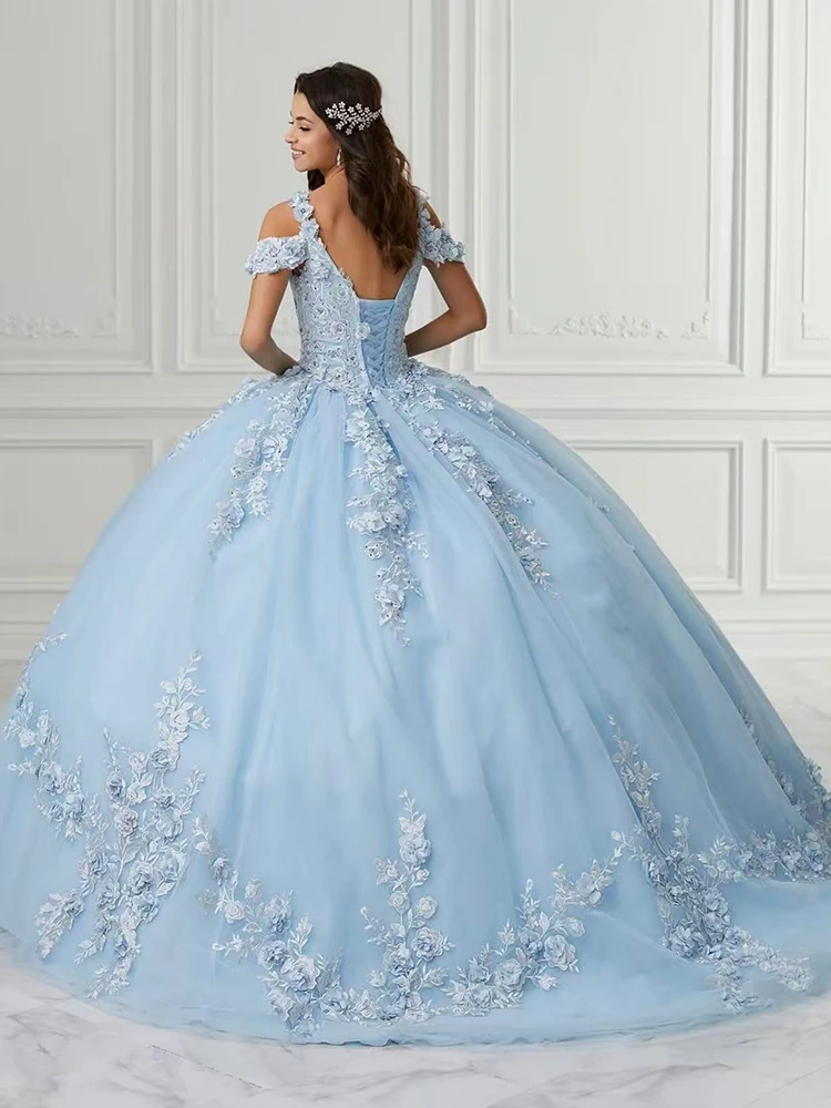 ชุดเดรสสีน้ำเงินอ่อนแบบควินเซียเรีย ผ้าออร์แกนซ่า ปักลายดอกไม้ 3 มิติ ทรงบอลกาวน์ แขนกุด คอทรงเรือ  ปรับแต่งได้  ผูกเชือก  สำหรับงานฉลองอายุ 15 ปี