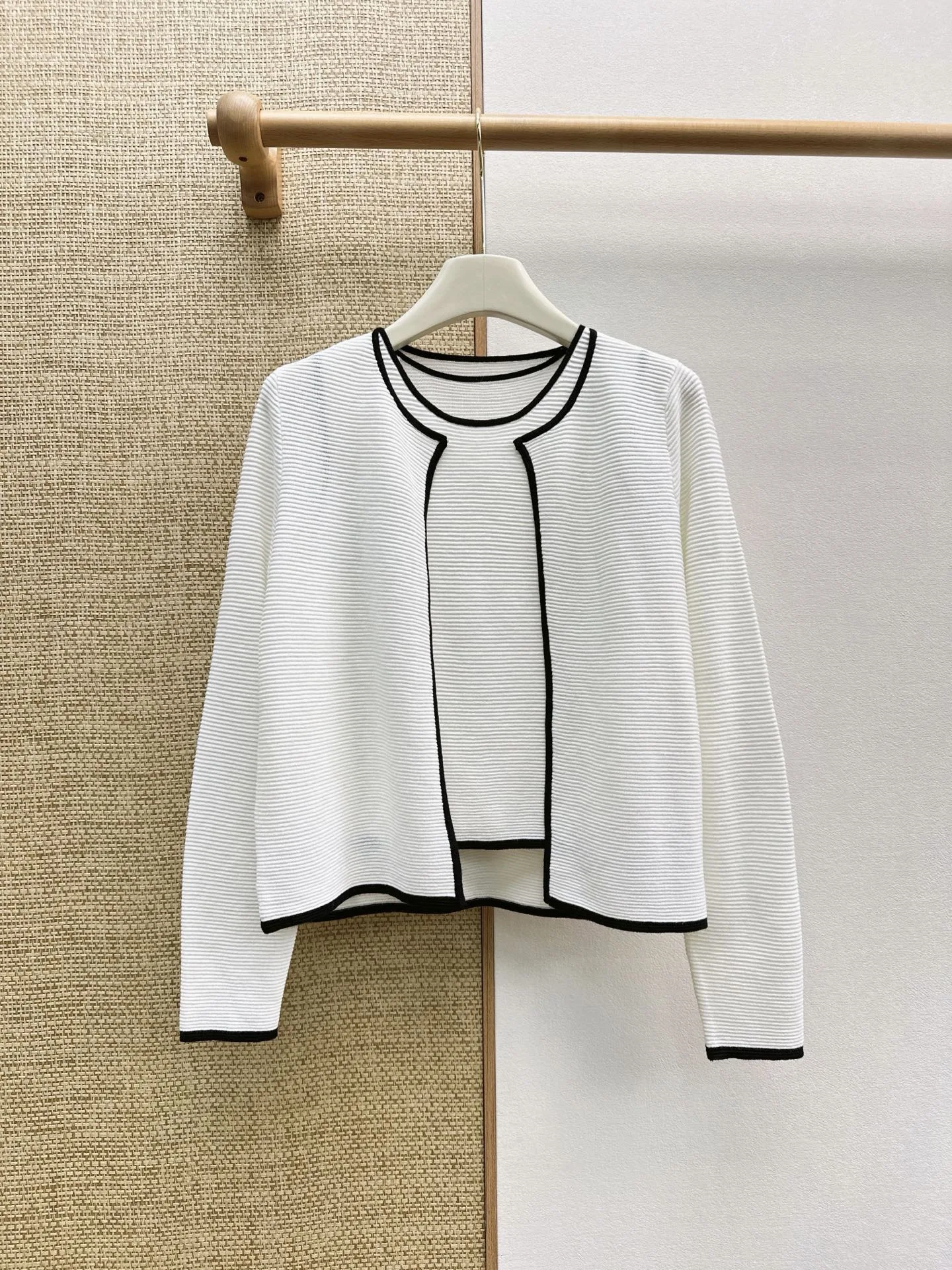 Women Autumn Winter New Arrival Black White Contrast Binding Wool Knit Two Piece Set, Sleeveless Vest + Same Texture Long Sleeve