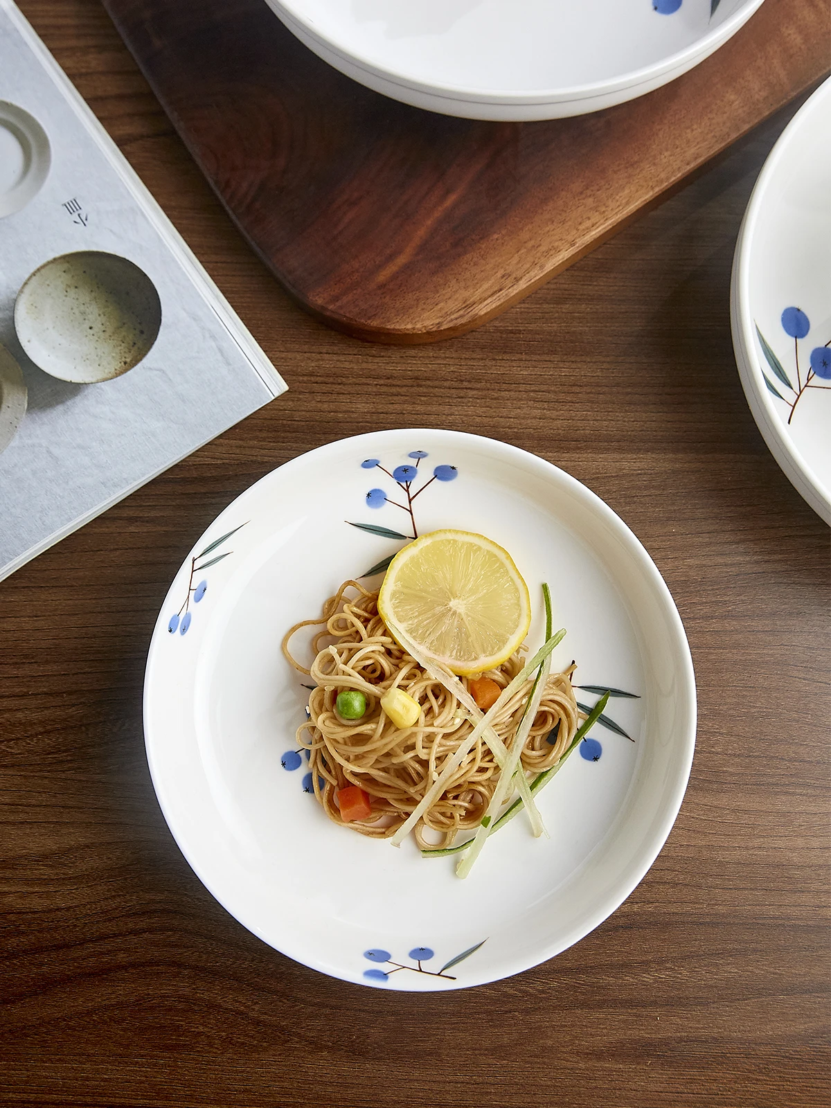 

Mani Cerc Plate Luxury down to Earth Color Dining Utensils Set Jingdezhen Porcelain Underglaze Circular Plant Floral Pat...