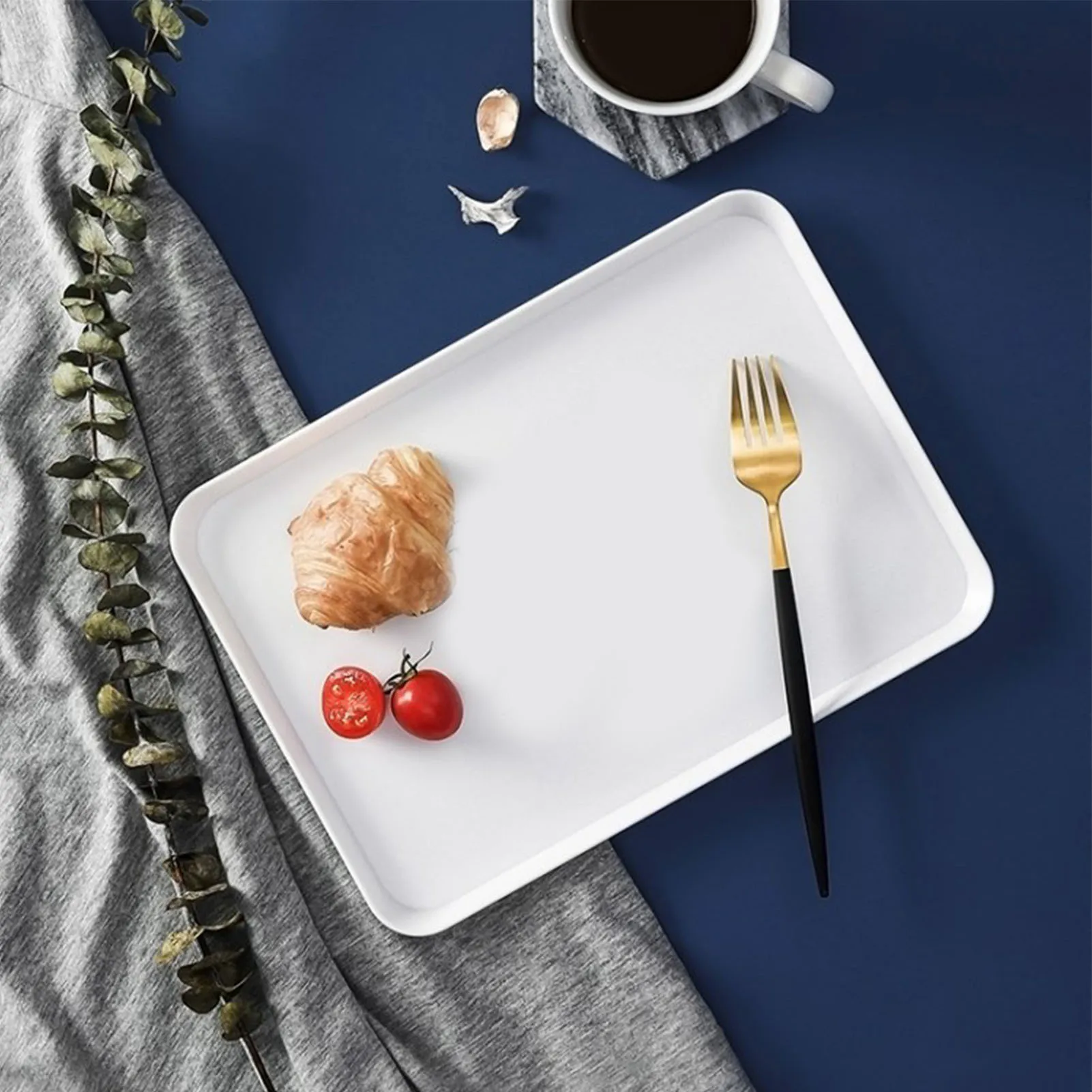 طبق إفطار بلاستيكي مستطيل ، صينية تقديم الطعام ، الفاكهة ، الخبز ، الكأس ، طبق العشاء ، المنزل ، مقهى ، الفندق