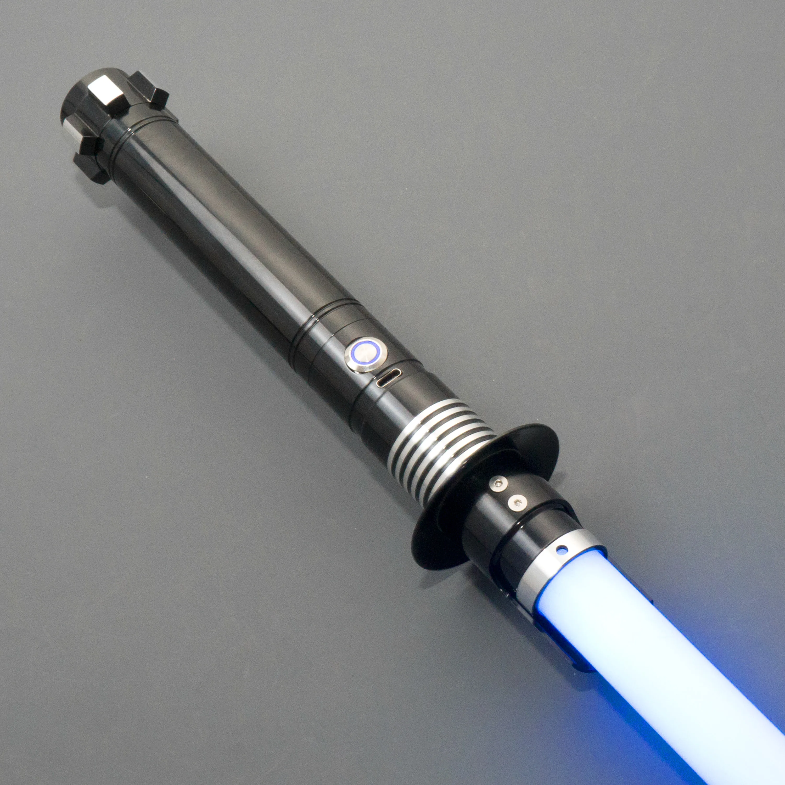 AKsabers Force Heavy Dueling Light Sabers Metal Hilt Sensitive Smooth Swing Infinite Color Changing Pixel مع 28 خط صوتي