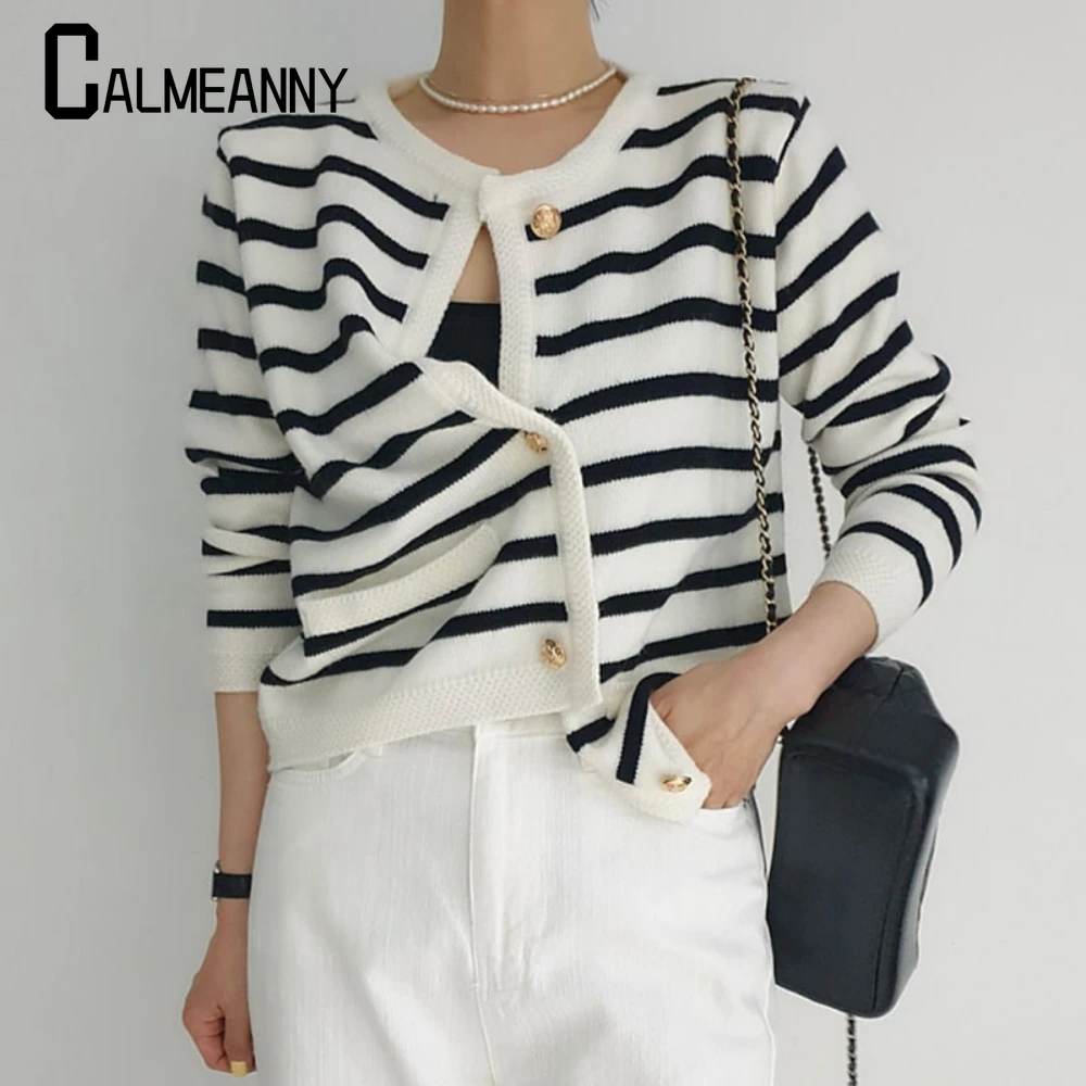 Women 2023 Winter Short Cardigan Korean Fashion Sweater Cardigan White Black Striped Knitted Sweater Long Sleeve Cardigan Female