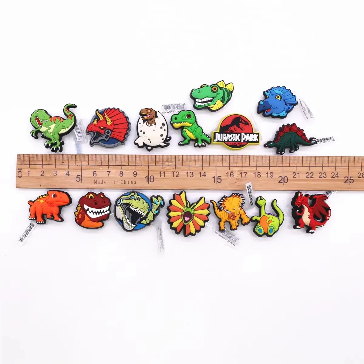 1 Uds. De dijes para zapatos MINISO Jurassic World, mezcla de accesorios para zapatos de jardín, hebilla para zuecos, sandalias decorativas, regalo para hombres y mujeres