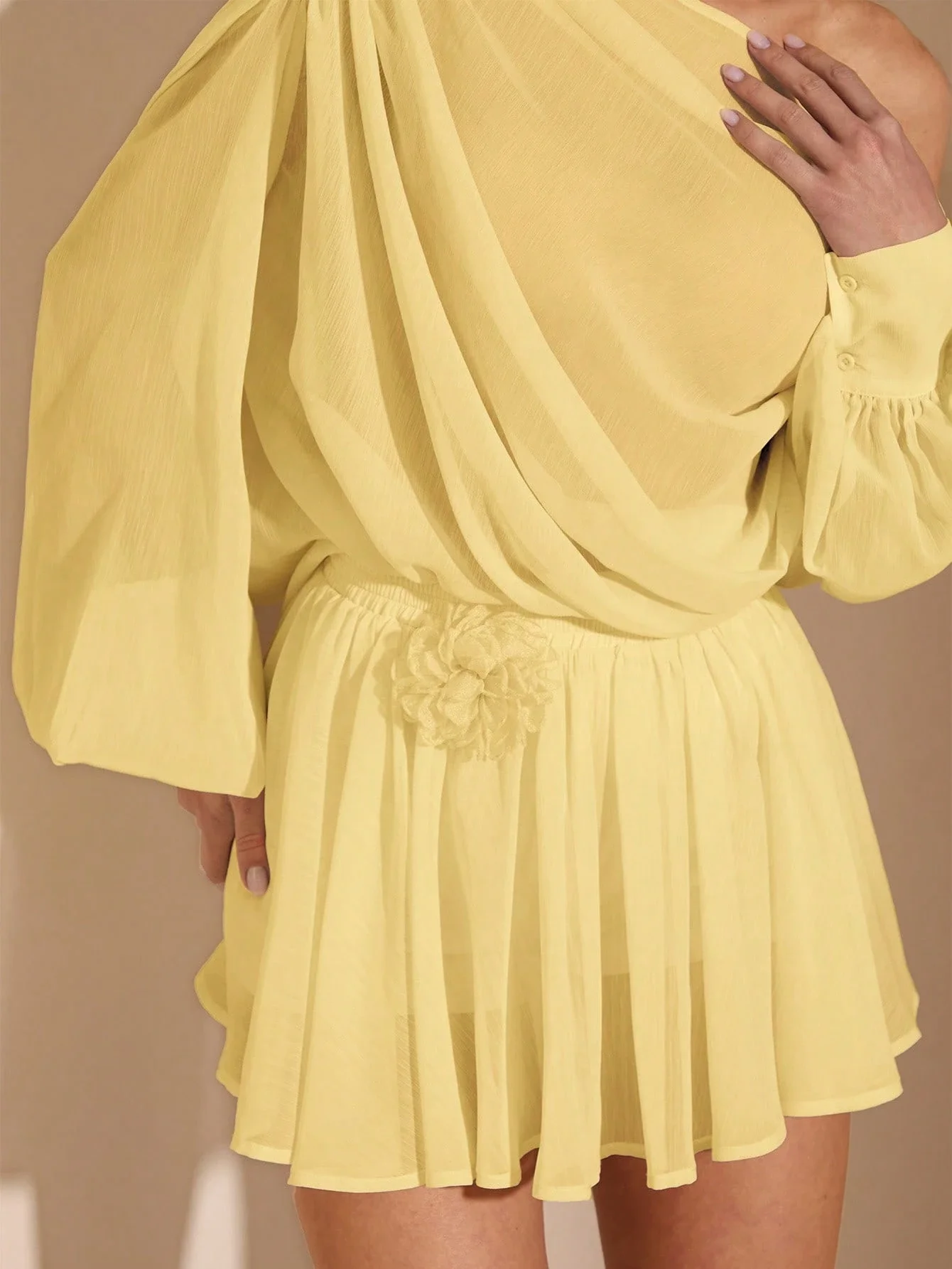 

Elegant Solid Asymmetric One Shoulder Top And Pleated Shorts Set