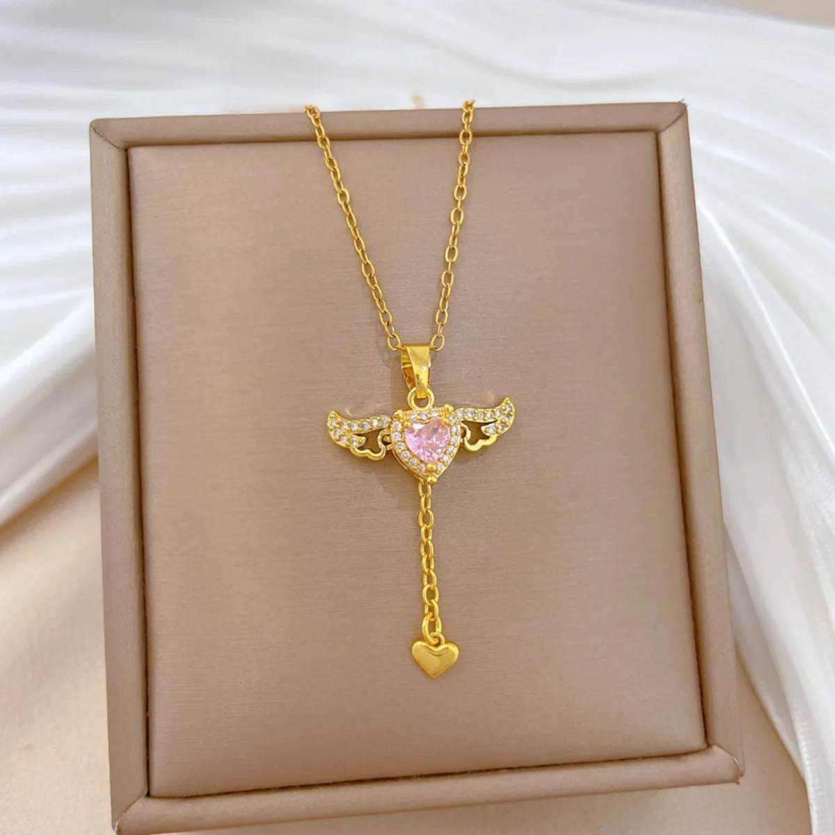 الحلو يمكن أن تتحرك القلب الزركون الوردي مع أجنحة شرابة قلادة القلائد للنساء الفتيات رومانسية الفولاذ المقاوم للصدأ سلسلة مجوهرات هدية