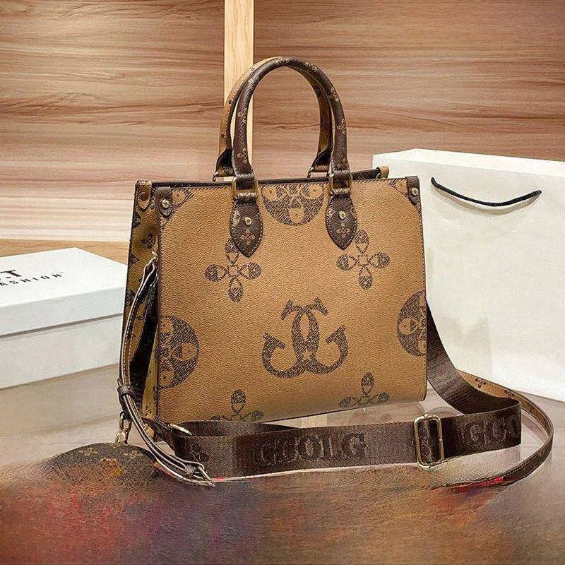 

Hong Kong Brand Women's Large Capacity Leather Tote Bag Single Shoulder Handbag Summer New Style Vintage Artistic Printed Sof...