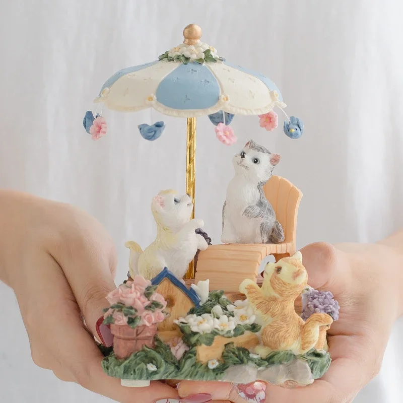 Cute Cat Music Box, Resin Craft Wind Up Box with Sky City Tune, Best Gift for Kids and Friends