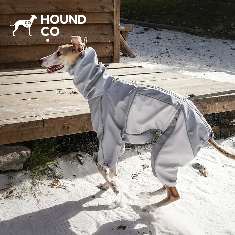 Winddichte en waterdichte jas met reflecterende strepen, geschikt voor windhonden. Verstelbare jas met ritssluiting, ideaal voor whippet-honden.