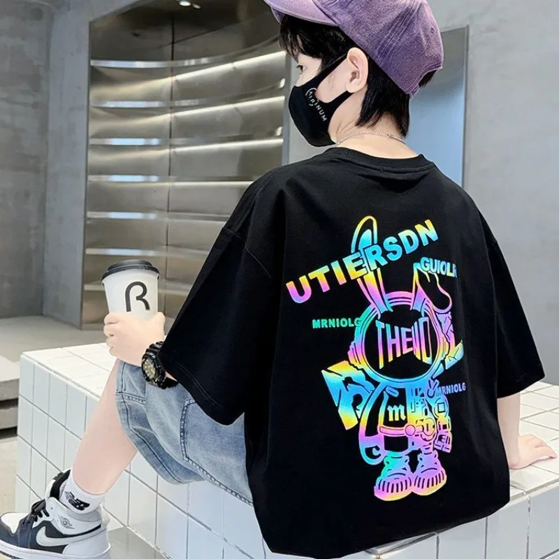 

Новая детская футболка с светоотражающим принтом для мальчиков 2026 года, летняя одежда для детей, модная футболка с коротким рукавом, размеры M и L ​