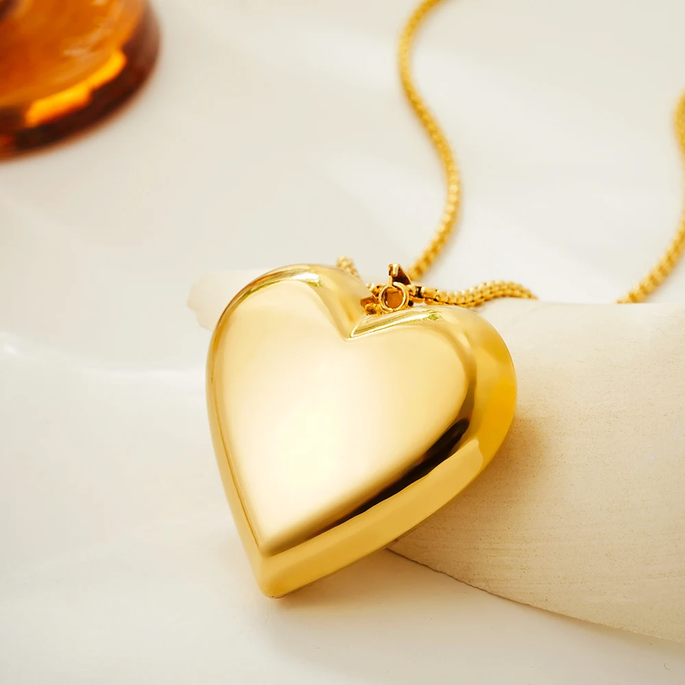Stainless Steel Gold Plated Minimalist Peach Heart Pendant Necklace fashion Clavicle Chain for Women Girl Jewelry