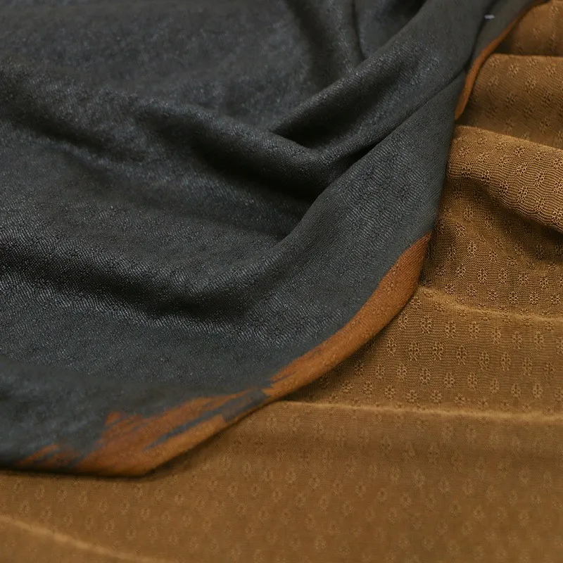 

The 70CM wide-width full-mark silk knitted fabric gauze presents intangible cultural heritage aesthetics in of your hand