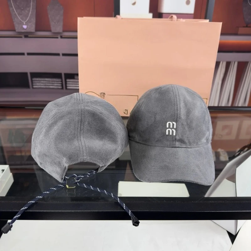 Topi Baseball Anti Angin Model Duckbill Bahan Kulit Rusa Tebal Hangat Gaya Couple Serasi 2026