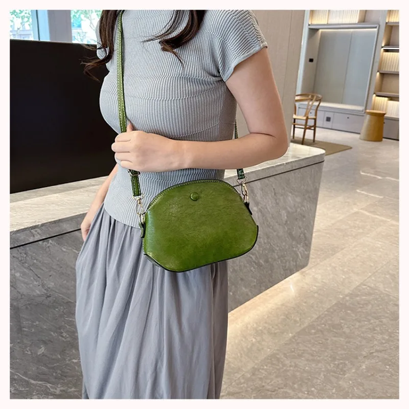 This Year Fashion Trend Texture Shell Shoulder Bag New Fashion Retro Simple Oil Leather Shoulder Bag Slung Handbag