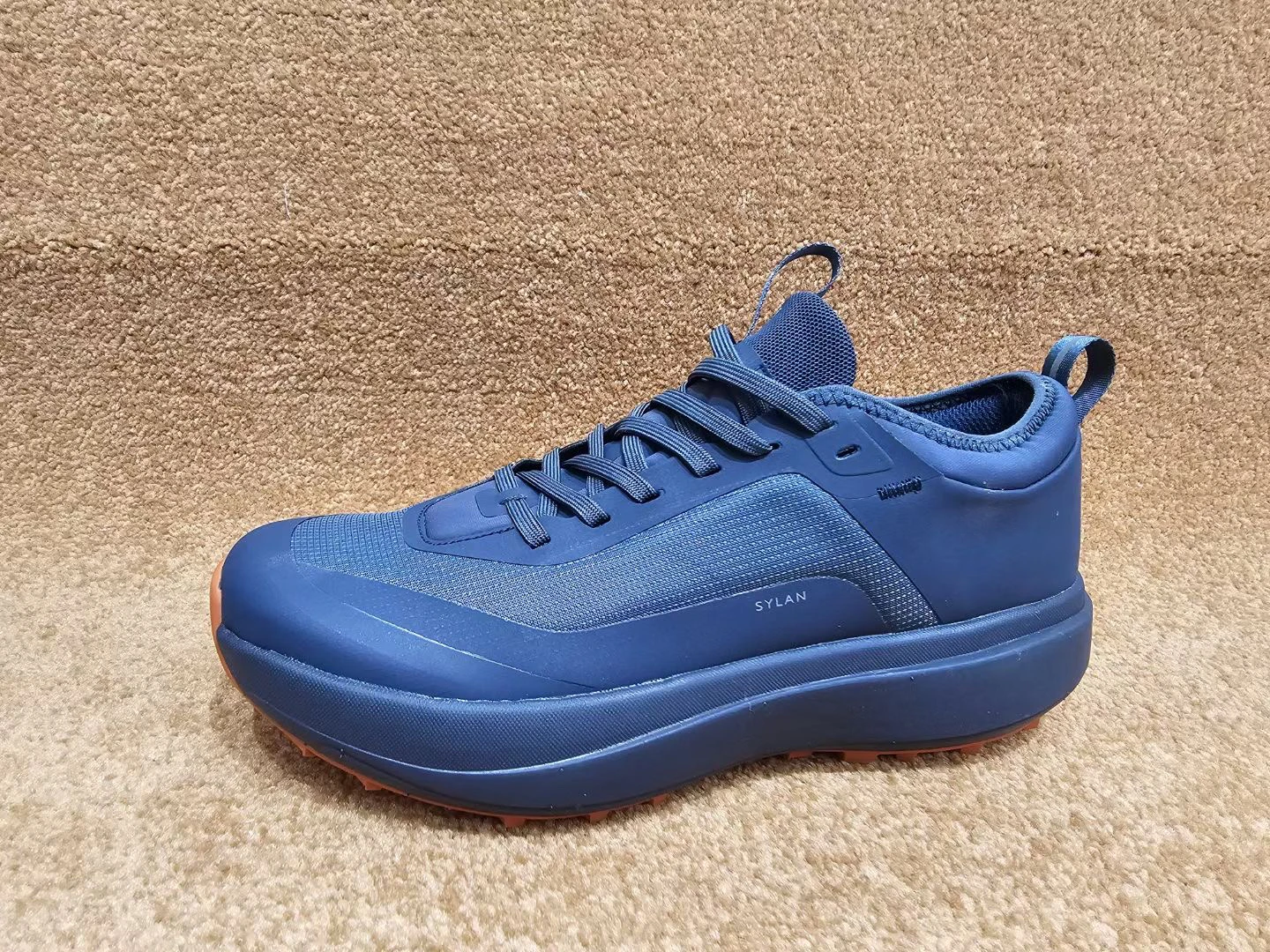 Outdoor trail running shoes Comfortable and durable trainers Versatile unisex hiking trainers and trail running shoes