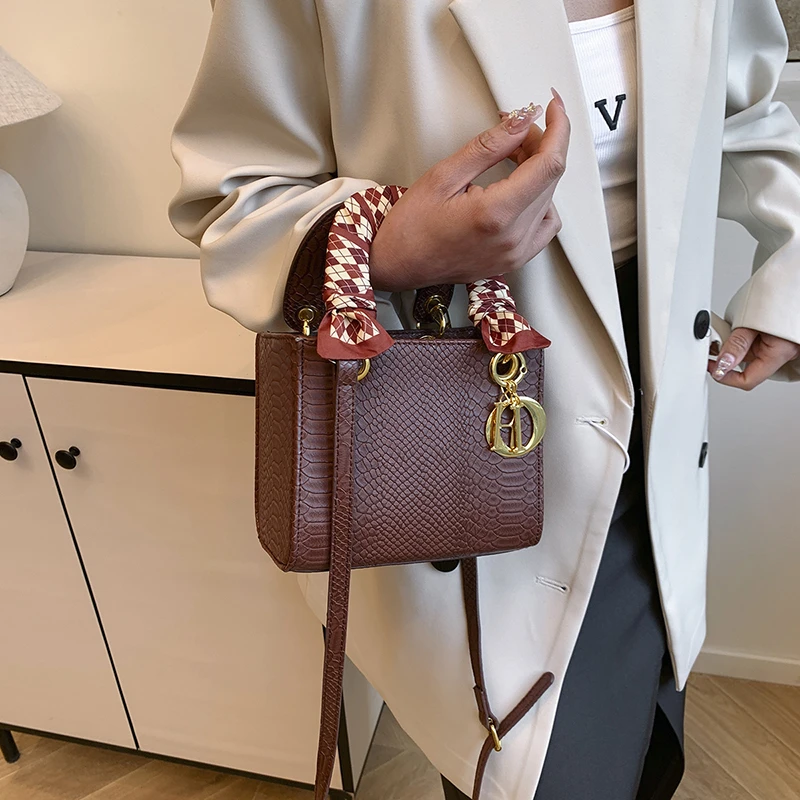 

Stylish Shoulder Bag Handbags For Women Premium Leather Messenger Tote By Renowned Designer Popular Choice