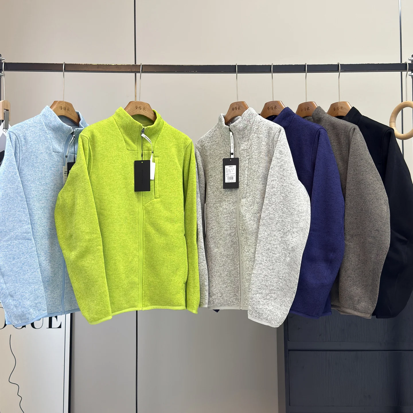 

Куртка для активного отдыха с флисовой подкладкой, вязаная, утепленная, с воротником-стойкой, на молнии, с длинными рукавами, из полиэфирного волокна