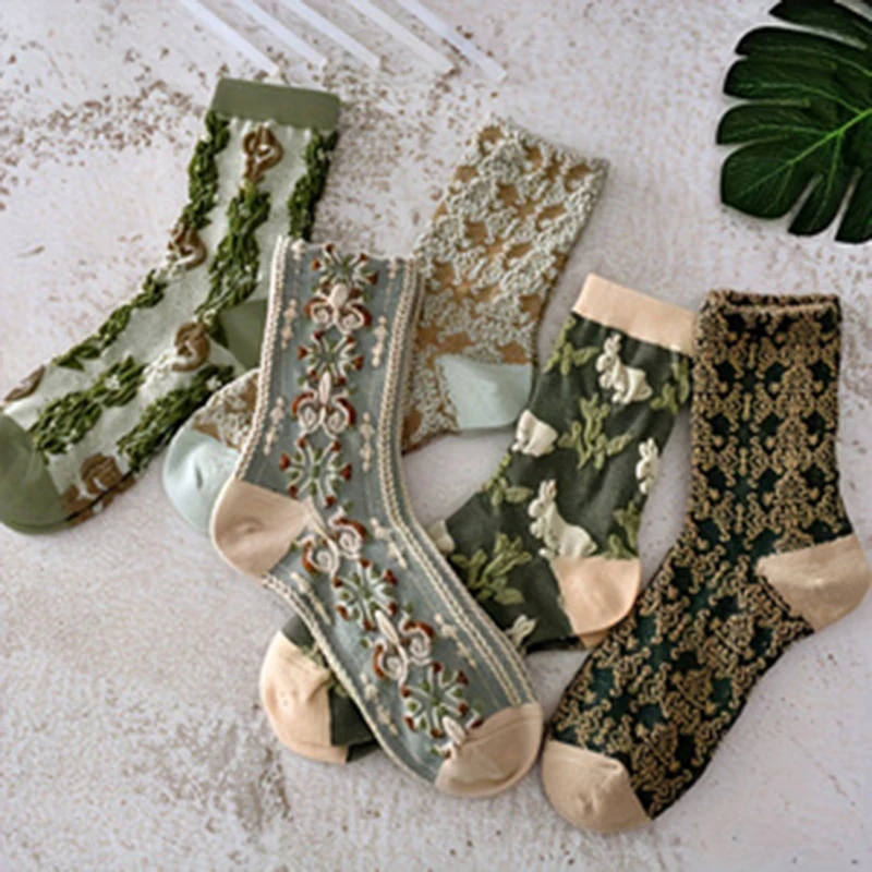 5 Pairs of Socks for Women, Autumn and Winter Style, Trendy Socks, Retro Palace Style Mid-Calf Socks, 3D Embossed Floral Design,