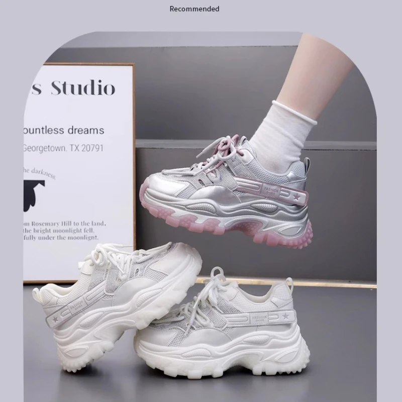 2025 حذاء أبي جديد مضاد للانزلاق باللون الوردي ونعل سميك متعدد الاستخدامات حذاء رياضي كاجوال للنساء