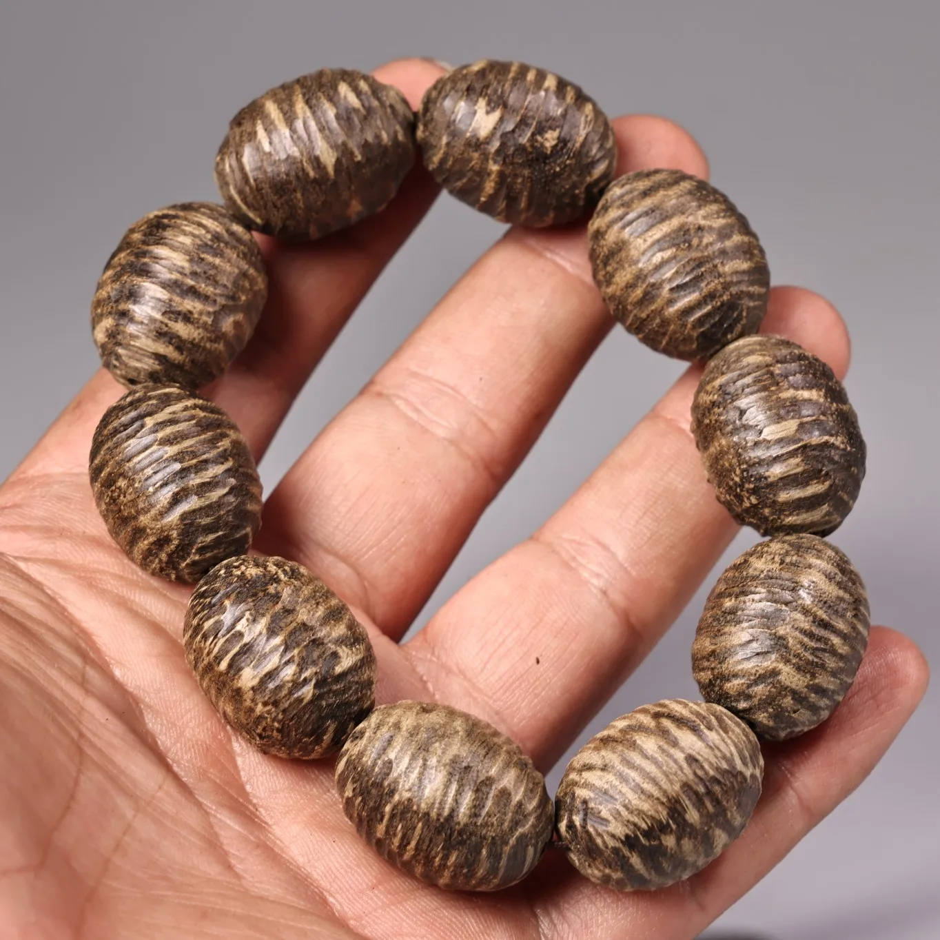 

12"Tibetan Temple Collection Old Aloeswood Carving Polishing 12 Buddha Beads Bracelet Bead Necklace Pendant Amulet Dharma