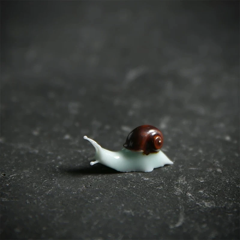 Tea pet ornament pure hand-kneaded ceramic creative snail tea ceremony accessories tea table decoration