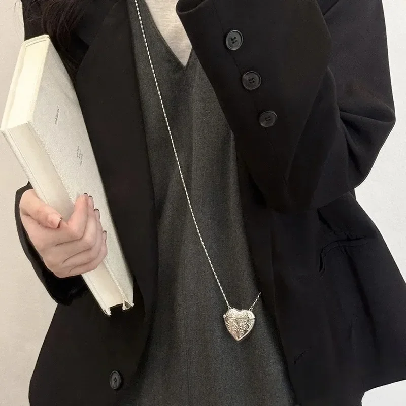 Blogger, the same love necklace can be opened, retro printed love bag photo box, long crossbody sweater chain.