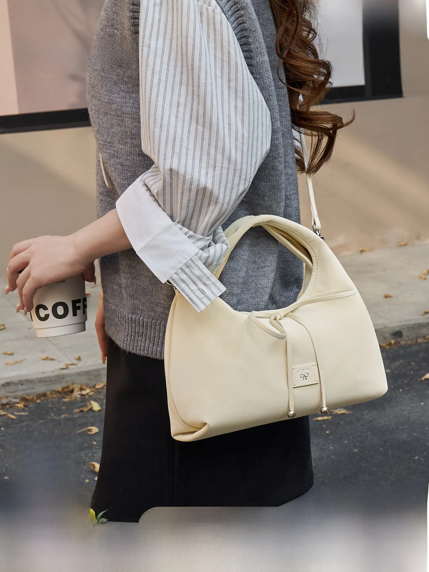 sac-a-bandouliere-pour-femme-josiny-knot-e-bag-petit-sac-nuage-design-decontracte-simple-fermeture-magnetique