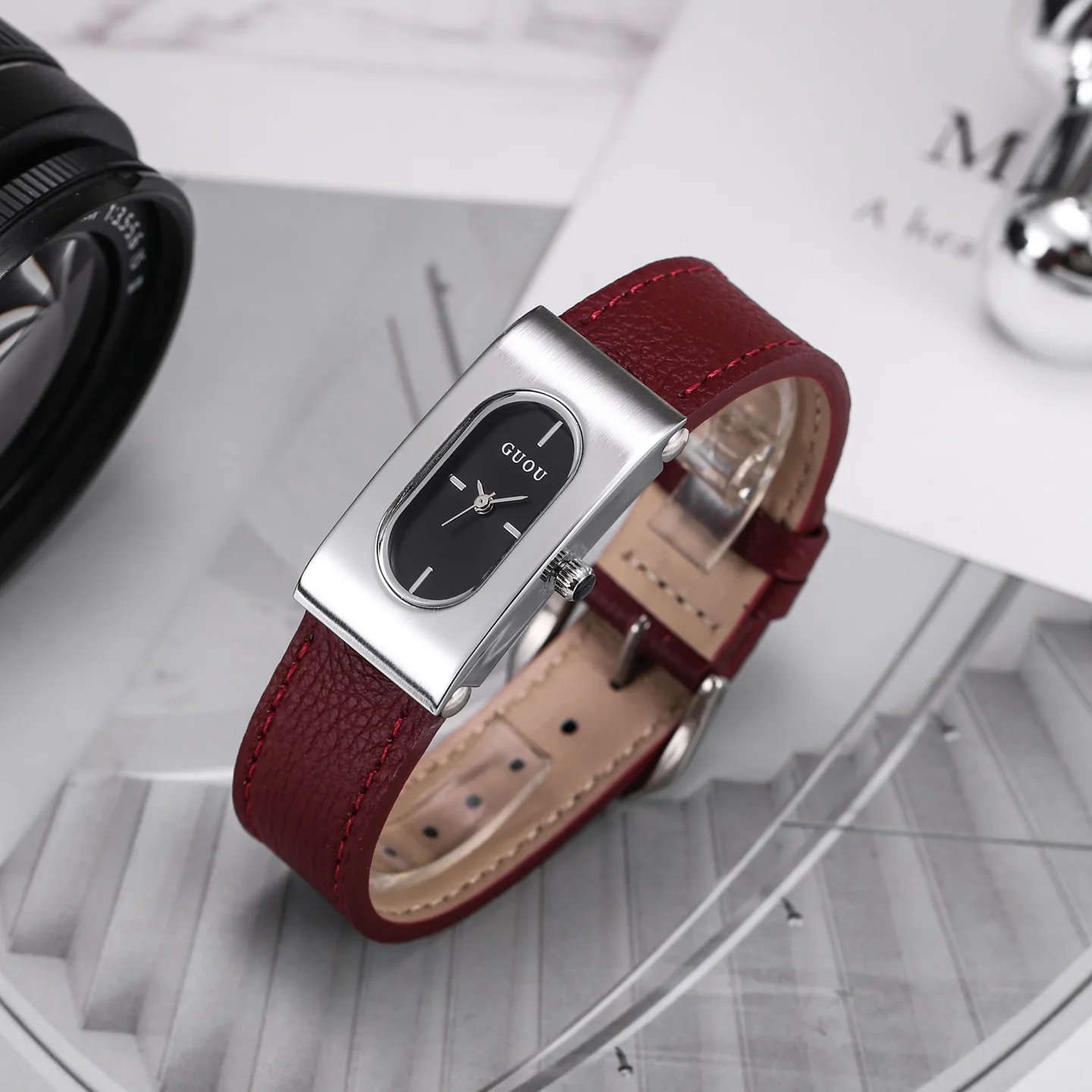 New Vintage-Style Women'S Watch, Luxurious And Sophisticated, Versatile And Fashionable Rectangular Leather Strap Watch.