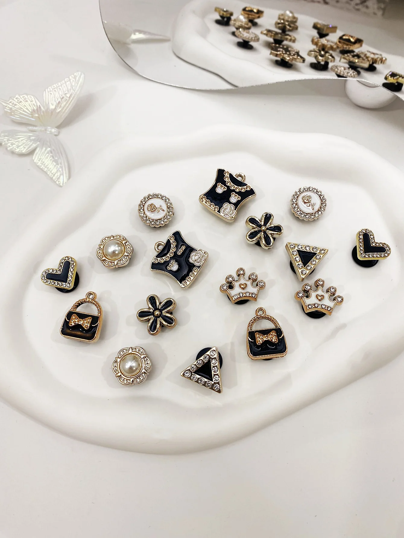 16 pcs Shoe Accessories (Black bag, Black Dress, Black Flowers, White Crown) Shoe Accessories - easy to install detachable DIY d