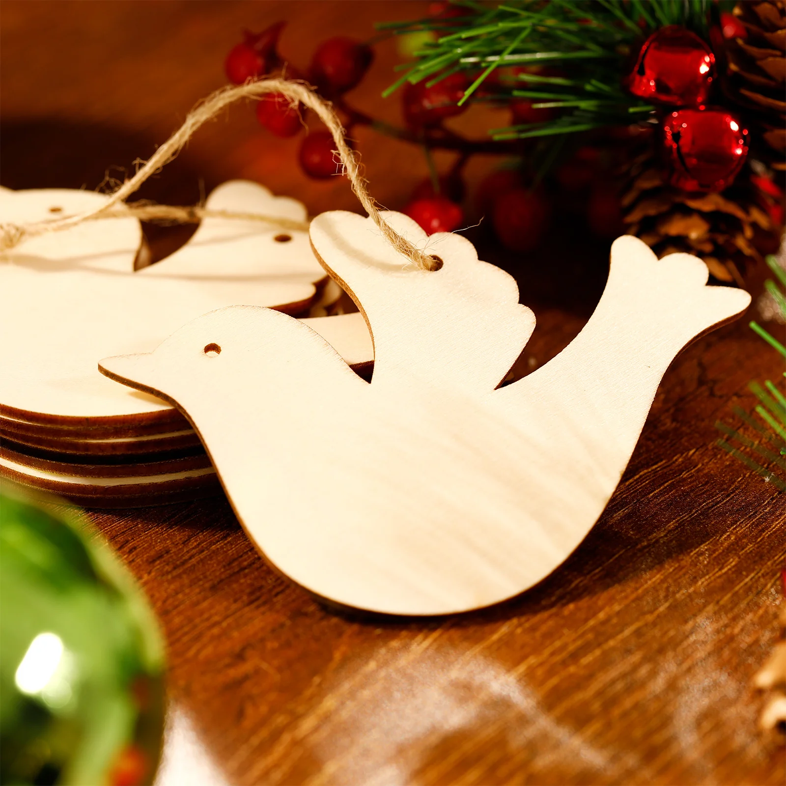 

10Pcs Xmas Wooden Slices Bird Design Christmas Tree Hanging Pendants Add Festive Atmosphere to Any Space Christmas Pendant Wood