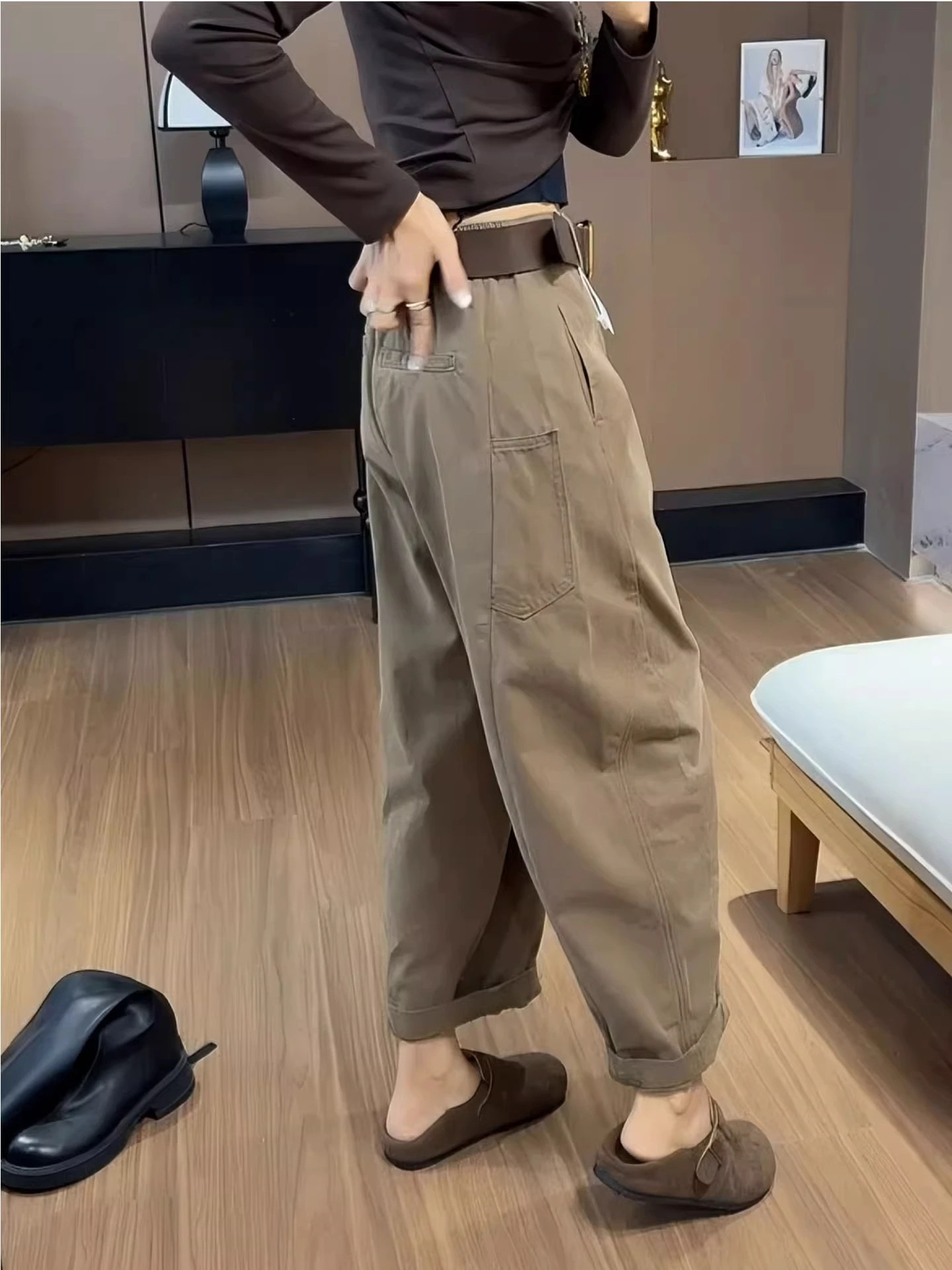 

Хаки Спецодежда Шаровары Женские большие размеры Высокая талия Утягивающие бедра с девятью точками Брюки для папы Повседневные свободные брюки из полиэстера...