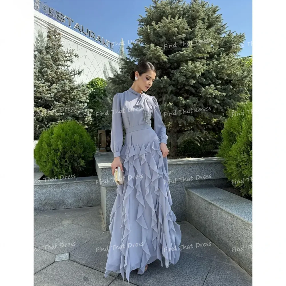 Op maat gemaakte elegante hoge hals gelaagde ruches A-lijn lange mouw avondjurk vloerlengte bruids feestjurk met strik vestidos