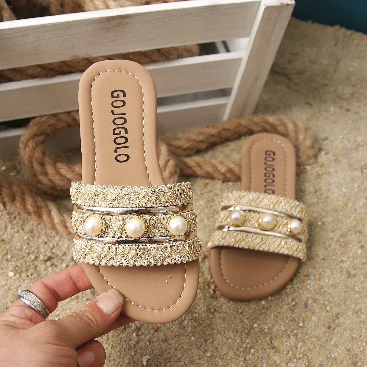 

Children Slippers Girls Artificial Button Decor Anti-Slip Round Toe Flat Sandals Fashion Casual Beach Daily Wear Kids Shoes