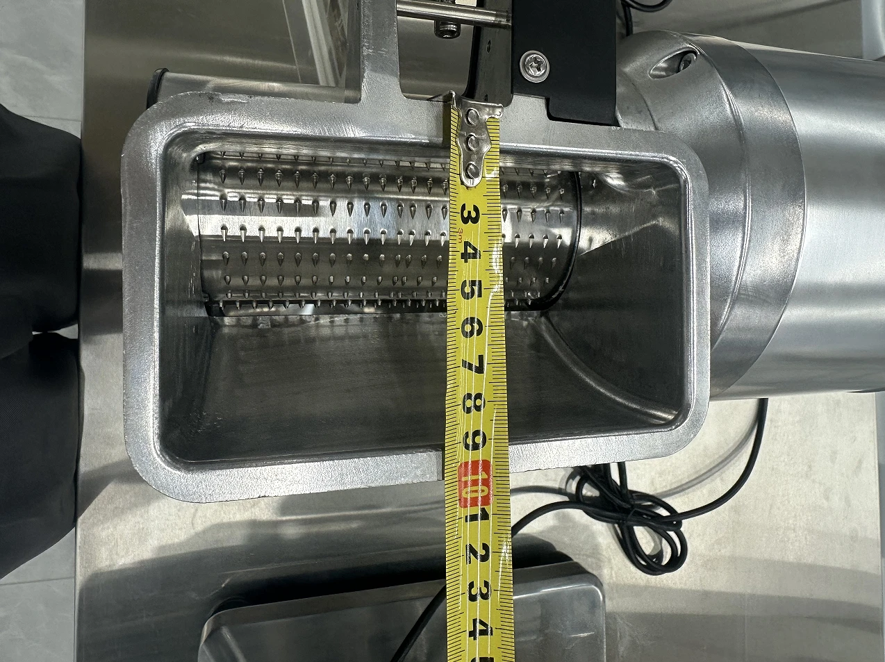 

Hot SellingIndustrial Cheese Grater Nut & Bread Crumb Grinding Machine 30kg/hr Capacity