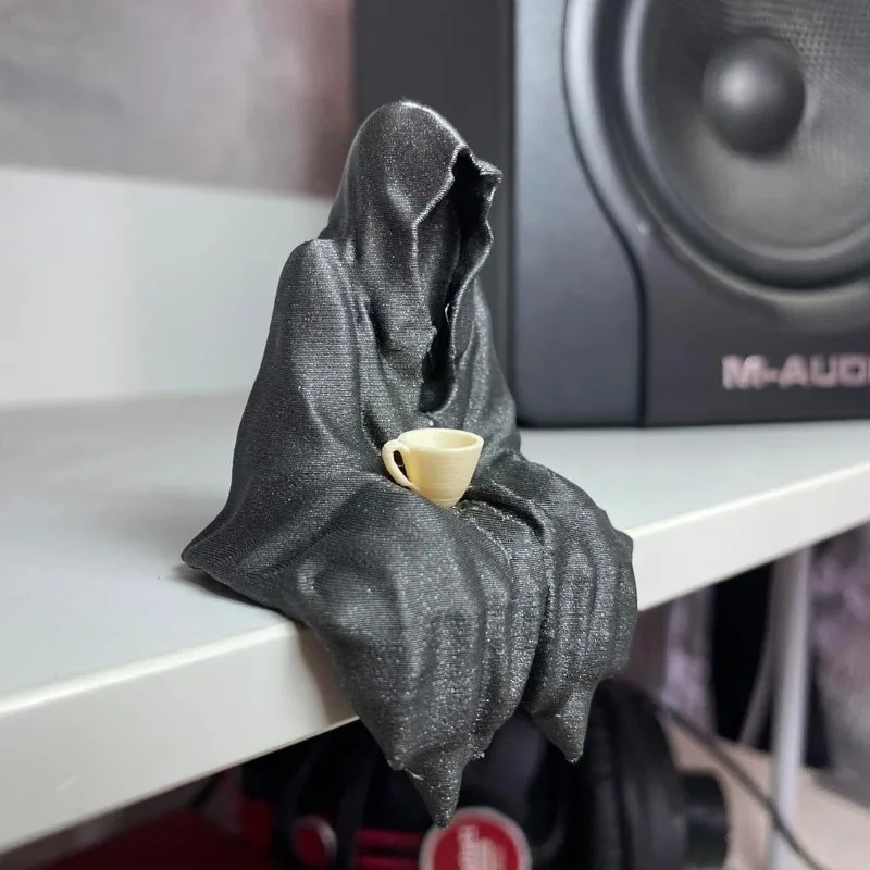 Resin Black Robe Man Decorative Statue Men in Black Ornament Desktop Horror Figure Home Decoration Halloween Decoration Crafts