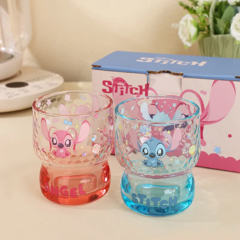 2pcs Disney Animation อุปกรณ์ต่อพ่วง Lilo & Stitch การ์ตูน Stitch ในครัวเรือนถ้วยน้ําผลไม้โปร่งใสแก้วดื่มถ้วยของขวัญ