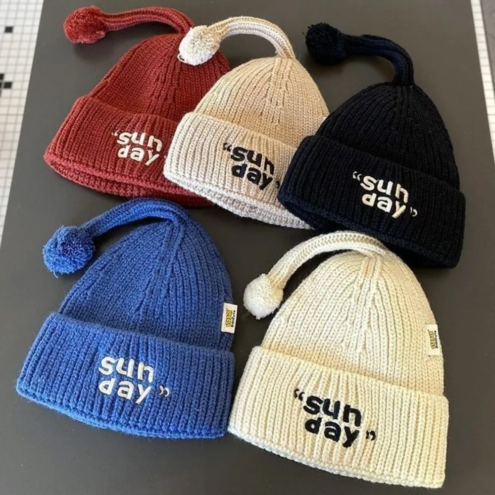 Nuovo berretto pullover con ricamo Sun Day Cappello caldo antivento con protezione per le orecchie Cappello a cuffia lavorato a maglia resistente al freddo