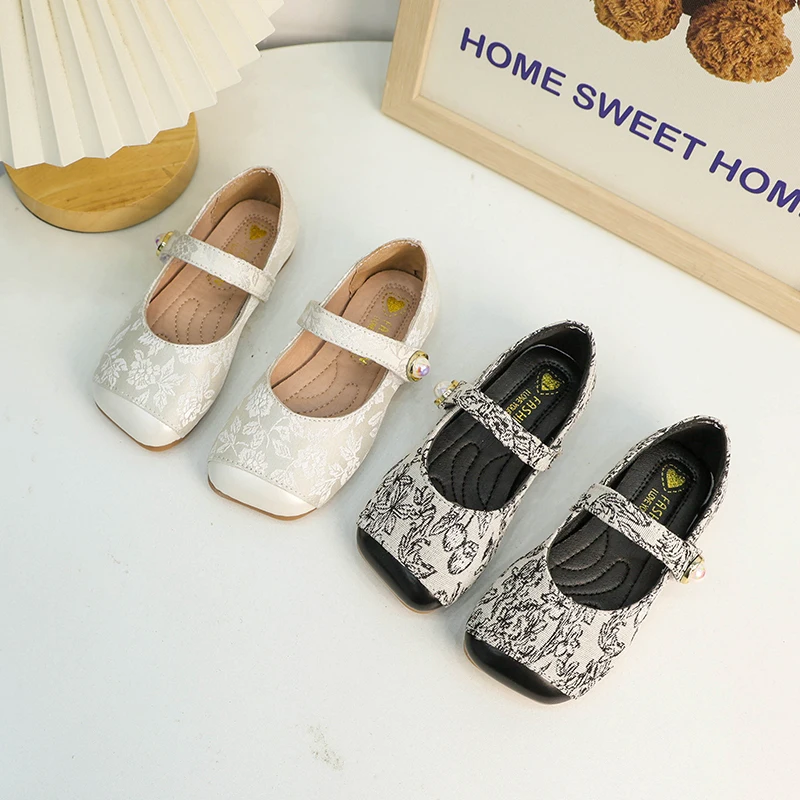 

2024 Early Autumn New Children's Shoes Girls' National Style Embroidered Princess Shoes Children's Shallow Mouth Single Shoes