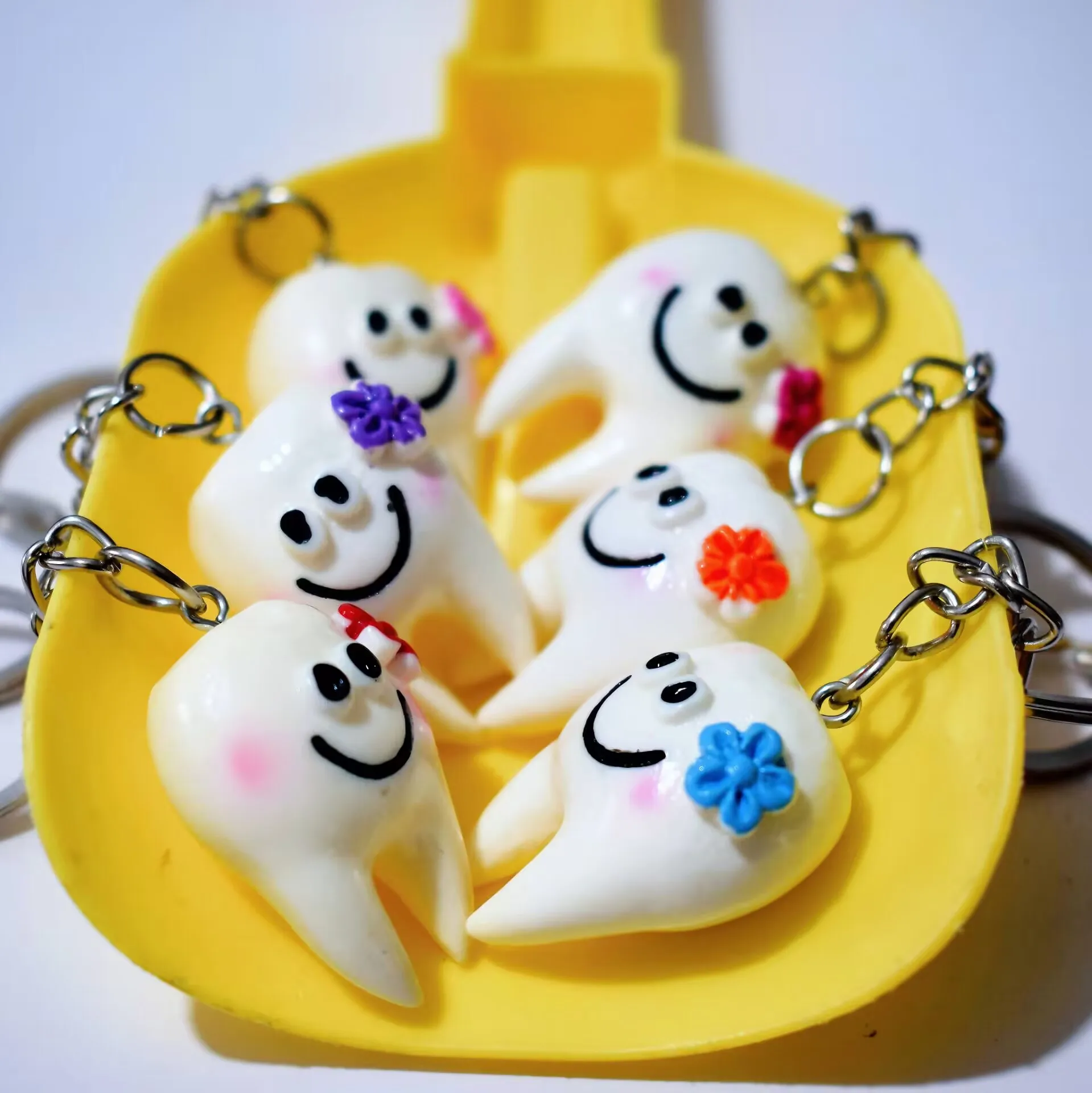 5 Pcs Dental Keychain Metal Pendants Tooth Shaped Keychains Bag Hanging Gift Holder Resin Ornaments Child