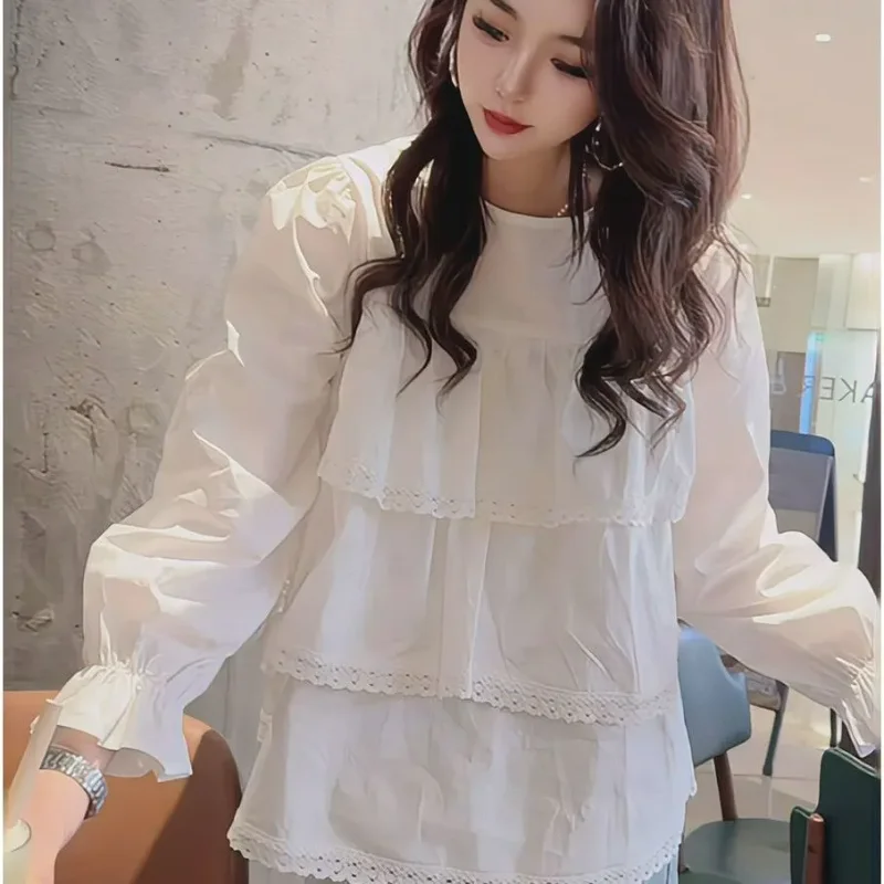 Chemisier blanc à manches longues pour femmes, col rond, volants à plusieurs niveaux, bordure en dentelle, haut ample et décontracté en mousseline de soie