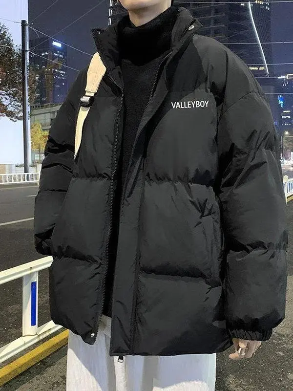 

Мужская зимняя теплая утепленная куртка-пуховик из хлопка с отстегивающимся капюшоном, длинными рукавами и двойной застежкой на пуговицах