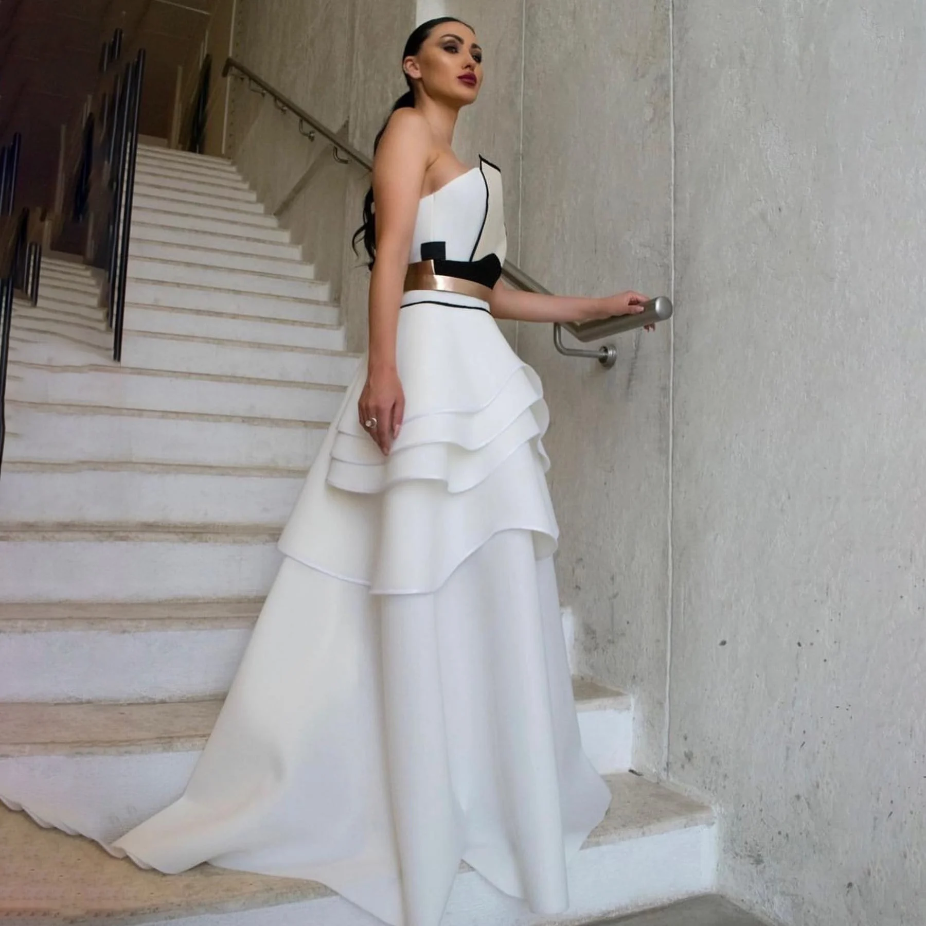 OEING Strapless Luxury Formal Evening Dress Tiered Pleat Sleeveless فساتين سهرة Floor Length Elegant Prom Gown Party Women