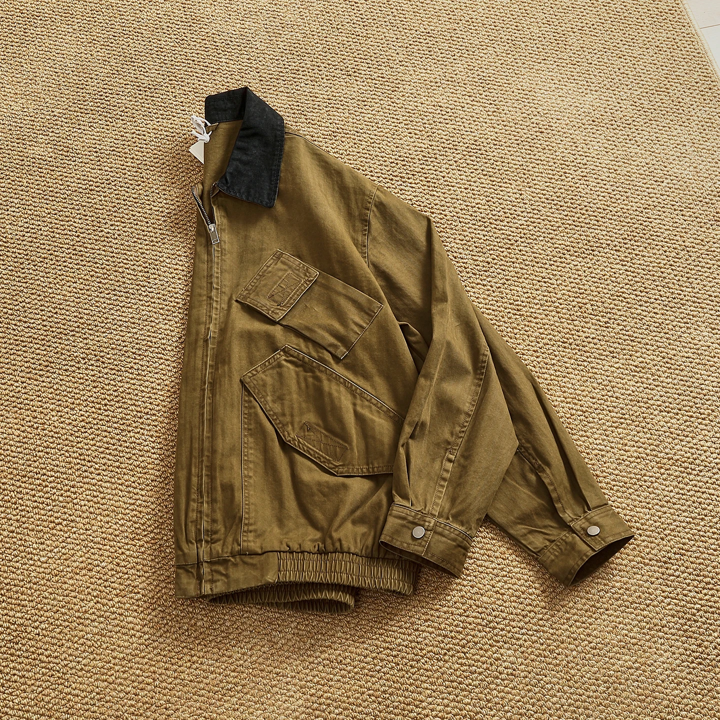 

Рабочая одежда с воротником контрастного цвета в стиле ретро, мужской тренч свободного покроя с узором из волокна, модный плащ в стиле милитари, многоэтажный модный O...