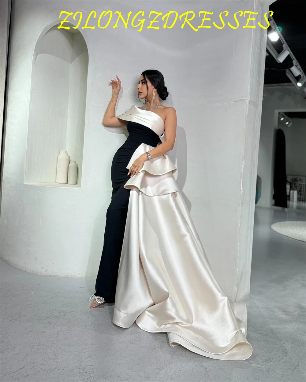 

Customized Temperament Satin Evening Dress Exquisite Off the Shoulder Homecoming Dresses Fashion Court Train Party Gowns